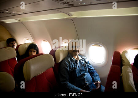 En sièges passagers en vol kingfisher deccan air bus A320 à la borne Chattrapati Shivaji de Bombay ; maintenant Mumbai Maharashtra ; Banque D'Images