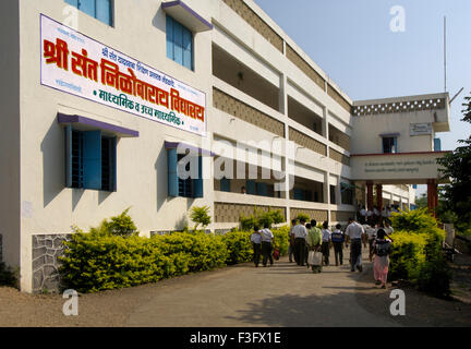 Bâtiment scolaire à Ralegan Siddhi près de Pune, Parner taluka, district d'Ahmednagar, Maharashtra, Inde, Shri Sant Nilobaray Vidyalay et Junior College Banque D'Images