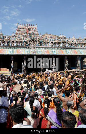 Subrahmanya Swami temple avec Vaikasi Visakam sur l'immense foule de fête ; Tirupparankundram ; Tamil Nadu Inde ; Banque D'Images