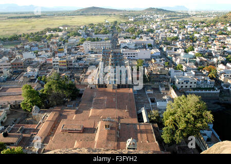 Subrahmanya Swami temple et vue sur la ville ; Tirupparankundram ; Tamil Nadu Inde ; Banque D'Images