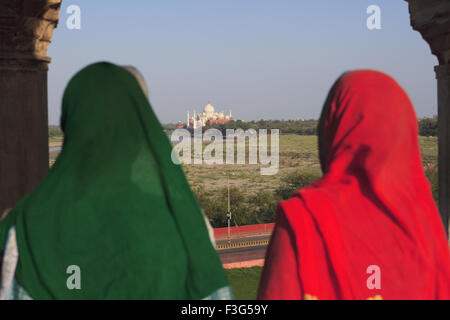 Voir Taj Mahal d'Agra fort construit au 16ème siècle par l'empereur moghol rivière Yamuna Agra Uttar Pradesh Banque D'Images