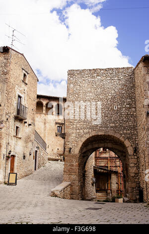 Porte de Santo Stefano di Sessanio (Italie) Banque D'Images