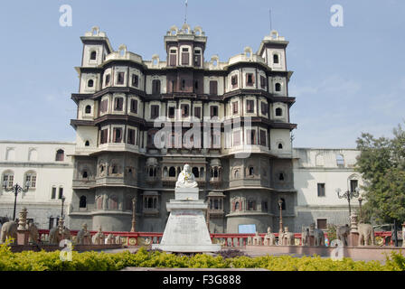 Le Rajwada Holkar Palace , statue de Devi Ahilya Bai Holkar Indore Madhya Pradesh , , , Inde Banque D'Images