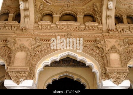 Fermer la vue splendide en stuc arches balcons de Palais Thirumalai Nayak style mauresques Indo Madurai Tamil Nadu Banque D'Images