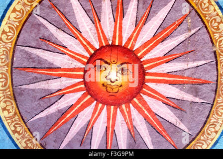 Surya ; dieu soleil ; peinture colorée sur le plafond de mandapam Shree au temple de Minakshi à Madurai ; Banque D'Images