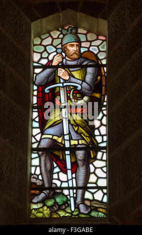 Un vitrail figure de William Wallace à l'intérieur du Monument National à Wallace sur Abbey Craig, Stirling en Écosse. Banque D'Images