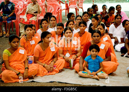 Les femmes de groupes d'entraide à Panvel Taluka Maharashtra ; Inde ; Banque D'Images