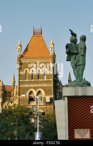 Bâtiments orientaux ; Bâtiment oriental d'assurance ; Mémorial des martyrs ; Fontaine Flora ; Humatma Chowk ; Bombay ; Mumbai ; Maharashtra ; Inde ; Asie Banque D'Images