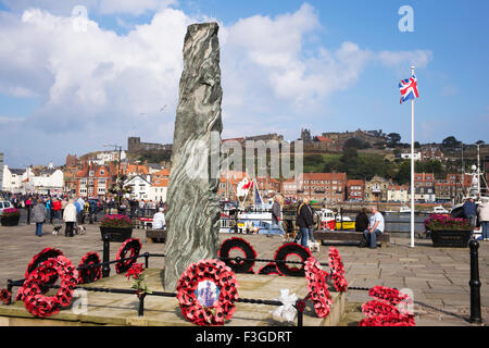 La guerre de granit norvégien mémorial en hommage aux soldats morts au combat de Whitby, Dock, havre Whitby, North Yorkshire, England, UK Banque D'Images