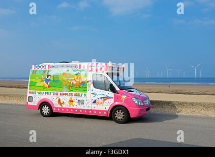 Ice cream van sur la promenade, Redcar, Cleveland, England UK Banque D'Images