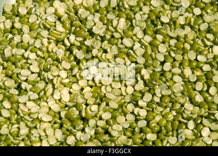 green gram split, moong dal, mung beans, moong, fond Banque D'Images