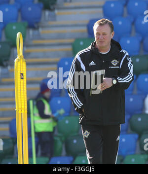 07Th Octobre 2015 - Windsor Park, Belfast, Royaume-Uni. L'Irlande du manager Michael O'Neill à la formation. Banque D'Images