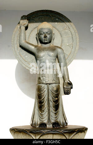 Statue de Seigneur Bouddha Gautam Shanti stupa ; ; ; ; Dauli hill Bhubaneswar Orissa en Inde ; Banque D'Images