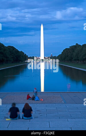A 555 pieds de haut le Washington monument se dresse au-dessus du Mall à Washington DC aux États-Unis ; États-Unis d'Amérique Banque D'Images