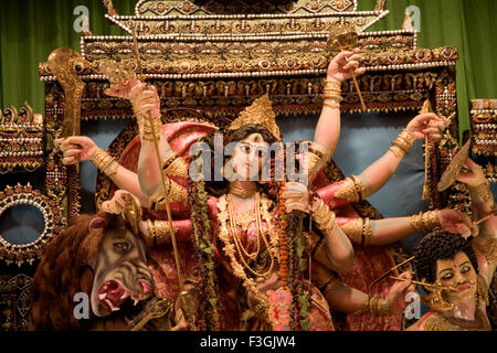 Idole de la Déesse Durga ; Durga Pooja dassera Vijayadasami Calcutta Kolkata ; Festival ; l'ouest du Bengale en Inde ; Banque D'Images