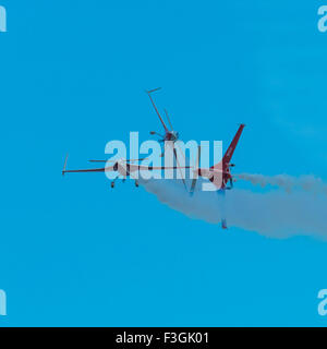 La Patrouille Reva,display team battant Acroez à Clacton Airshow.Ces appareils sont conçus par Burt Rutan Américain Banque D'Images