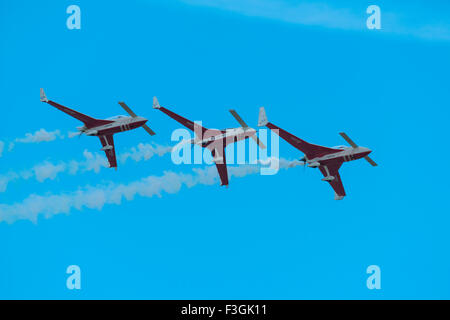 La Patrouille Reva,display team battant Acroez à Clacton Airshow.Ces appareils sont conçus par Burt Rutan Américain Banque D'Images