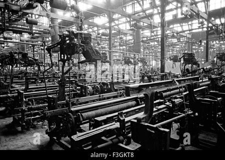 Fermé usine de textile en raison de grève Bombay Mumbai Maharashtra Inde Asie asiatique Indien ancien vintage 1900 image Banque D'Images