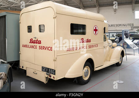 La DEUXIÈME GUERRE MONDIALE, BATA Ambulance dans l'air de Duxford Museum UK Banque D'Images