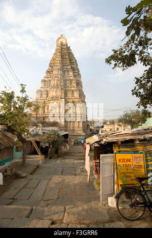 Gopuram du temple de Virupaksha Hemakuta hills ; ; ; Inde Karnataka Hampi Banque D'Images