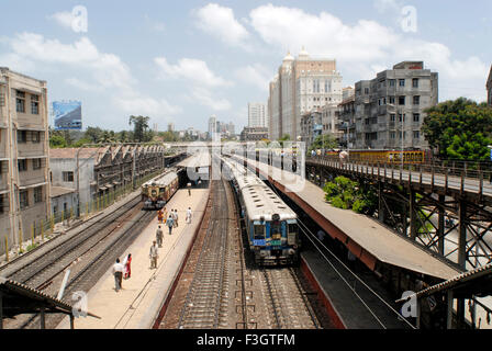 Plate-forme de la gare de Charni Road, Mumbai, Bombay, Maharashtra, Inde, Asie Banque D'Images