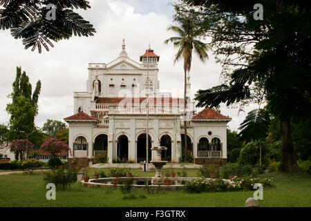 L'architecture unique de l'Aga Khan palace construit en 1892 par le Sultan Mohammed Shah ; Pune Maharashtra ; Inde ; Banque D'Images