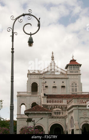 L'architecture unique de l'Aga Khan palace construit en 1892 par le Sultan Mohammed Shah ; Pune Maharashtra ; Inde ; Banque D'Images