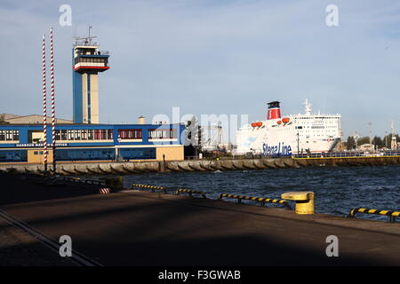 Gdynia, Pologne 7e, octobre 2015 ferry Stena Spirit appartenant à des lignes de ferry Stena Line va à Karlskrona en Suède. Ferry entre Gdynia en Pologne et Karlskrona en Suède va deux fois par jour, les déplacements s'effectue en 12 heures de crédit : Michal Fludra/Alamy Live News Banque D'Images