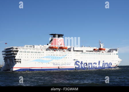 Gdynia, Pologne 7e, octobre 2015 ferry Stena Spirit appartenant à des lignes de ferry Stena Line va à Karlskrona en Suède. Ferry entre Gdynia en Pologne et Karlskrona en Suède va deux fois par jour, les déplacements s'effectue en 12 heures de crédit : Michal Fludra/Alamy Live News Banque D'Images