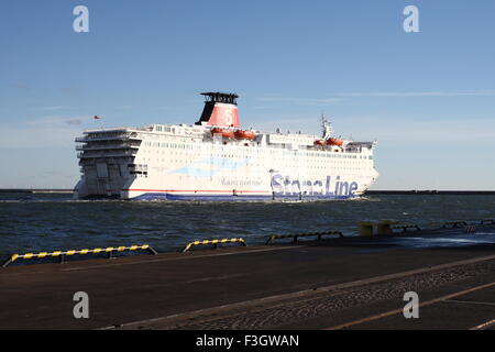 Gdynia, Pologne 7e, octobre 2015 ferry Stena Spirit appartenant à des lignes de ferry Stena Line va à Karlskrona en Suède. Ferry entre Gdynia en Pologne et Karlskrona en Suède va deux fois par jour, les déplacements s'effectue en 12 heures de crédit : Michal Fludra/Alamy Live News Banque D'Images