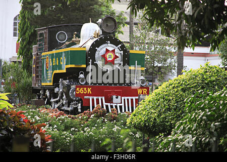 Ancien moteur au rail central Mumbai terminus à la Dre Anand Nair Marg appelé comme route Lamington ; Bombay Mumbai Banque D'Images