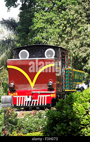 Ancien moteur au rail central Mumbai terminus à la Dre Anand Nair Marg appelé comme route Lamington ; Bombay Mumbai Banque D'Images