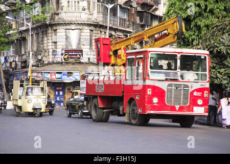 Le transport sur route ; route de Sardar Vallabhbhai Patel ; Grant Road ; Bombay maintenant Mumbai Maharashtra ; Inde ; Banque D'Images