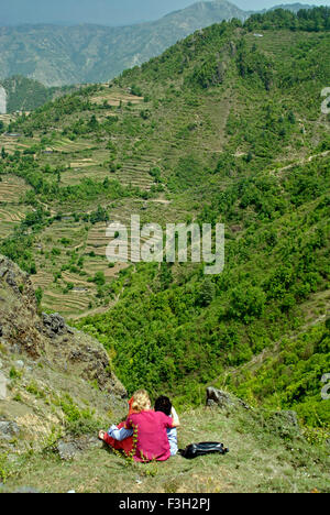 Couple les vallées de Dehradun Mussorie ; Dhanualti ; l'Uttaranchal, Inde Banque D'Images
