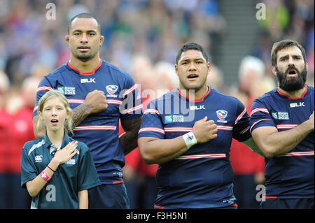 07 Octobre 2015 : Samu Manoa des USA conduit l'interprétation de l'hymne national avant le match 31 de la Coupe du Monde de Rugby 2015 entre l'Afrique du Sud et USA - Queen Elizabeth Olympic Park, Londres, Angleterre (Photo de Rob Munro/CSM) Banque D'Images