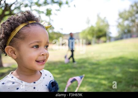 Enfant en bas âge dans le parc Banque D'Images