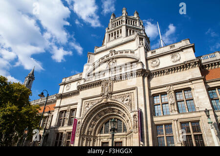 L'impressionnante façade du Victoria and Albert Museum de Londres. Banque D'Images