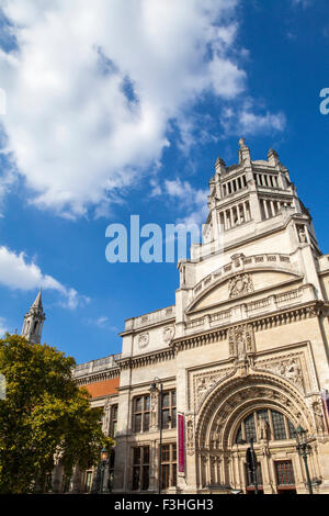 L'impressionnante façade du Victoria and Albert Museum de Londres. Banque D'Images