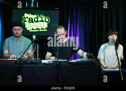 Bala Cynwyd, Pennsylvania, USA. 1er octobre 2015. (L à R) Martin Doherty, Iain Cook et Lauren Mayberry de électronique écossais Banque D'Images