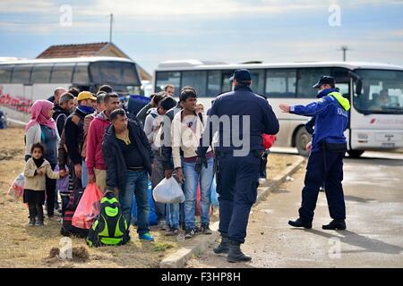 5 octobre, 2015 ; Opatovac en Croatie. Les réfugiés sans nom de divers pays en face de Opatovac camp de réfugiés. Banque D'Images