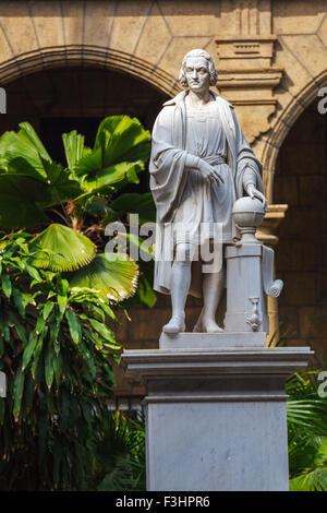 Statue de Columbus dans le Palacio de los Capitanes, La Havane, Cuba Banque D'Images