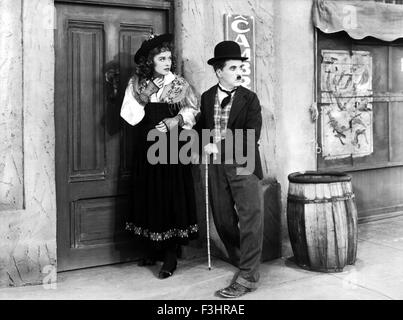 Le dictateur est un politique satirique américain 1940 comédie dramatique, film américain écrit, produit, marque, et réalisé par Charlie Chaplin. Cette photo est pour un usage éditorial uniquement et est l'auteur de la société film et/ou le photographe attribué par le film ou la société de production et ne peut être reproduite que par des publications dans le cadre de la promotion du film ci-dessus. Un crédit obligatoire pour l'entreprise de film est nécessaire. Le photographe devrait également être portés lorsqu'il est connu. Banque D'Images