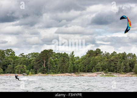 Le kitesurf à Hattusaari, Helsinki, Finlande, Europe, UNION EUROPÉENNE Banque D'Images