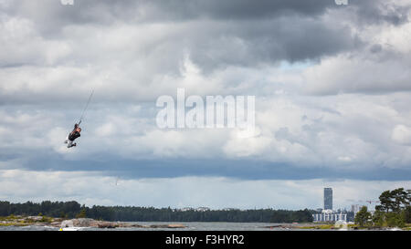 Le kitesurf à Hattusaari, Helsinki, Finlande, Europe, UNION EUROPÉENNE Banque D'Images