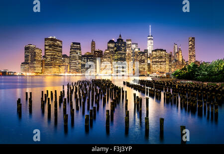 New York City - beau lever de soleil sur Manhattan, avec Manhattan et Brooklyn Bridge USA Banque D'Images