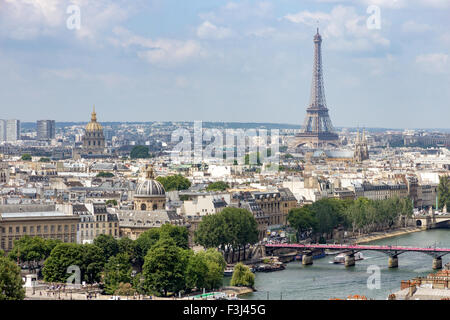 Vue depuis la Tour Saint-Jacques sur la tour Eiffel. Paris. Banque D'Images