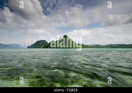 Vue de l'île Snake (également connu sous le nom de Vigan Island) - Palawan, Philippines Banque D'Images