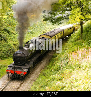 Le Grand Marquis de trains à vapeur négocier la courbe en montée près de Beck Hole, North York Moors, Yorkshire, Angleterre, Royaume-Uni Banque D'Images