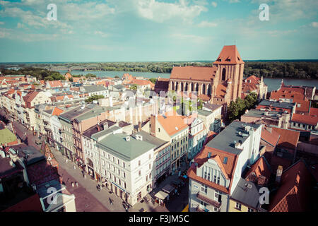 Pologne - Torun, ville divisée par la rivière Vistule entre occidentale et Kuyavia régions. Vieille ville skyline - vue aérienne de la ville de ha Banque D'Images
