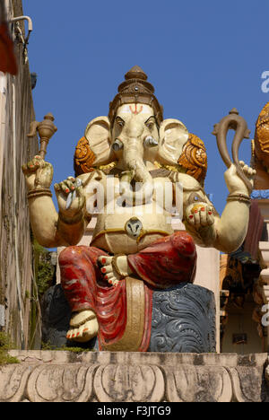 Le Dieu Ganesh sur façade de Shree Durga Temple à Parmeshwari Kateel Dakshina Kannada Karnataka inde Banque D'Images